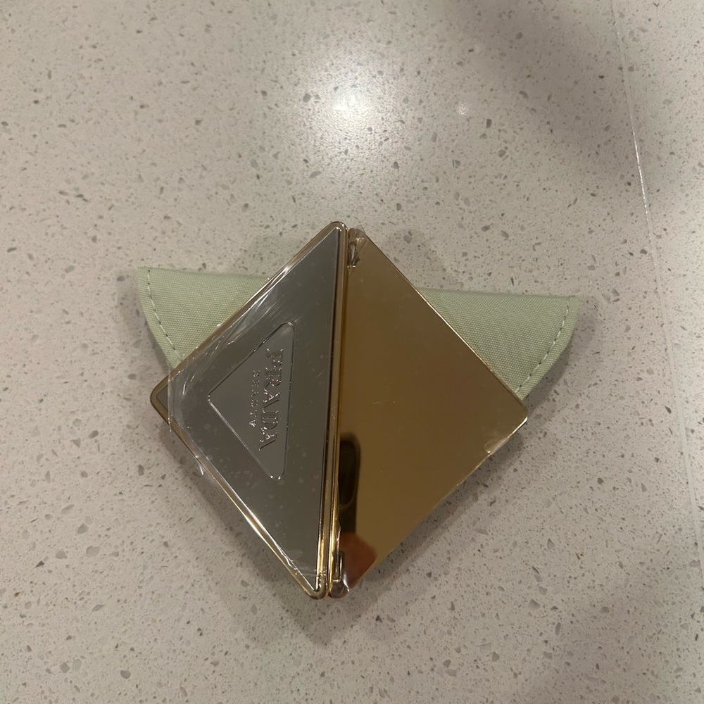 Prada Beauty Green Pouch and Mirror - Picture 5 of 5